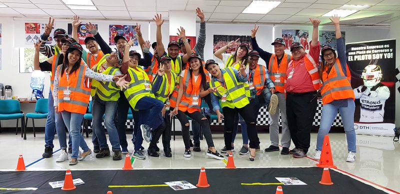 equipo de trabajo feliz dinámica grand prix dth