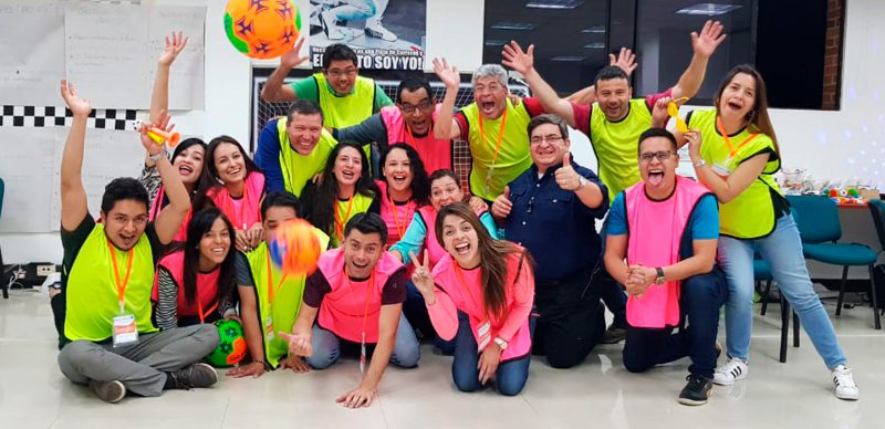personas contentas en entrenamiento dth